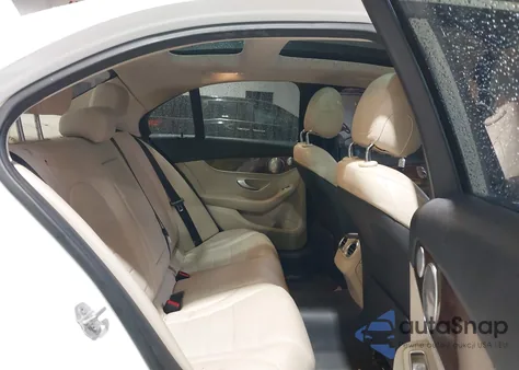 2015 Mercedes-Benz C 300 4Matic из США, поврежденный, VIN 55SWF4KB2FU004736